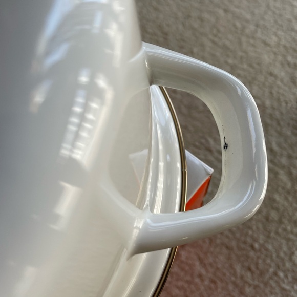 New Le Creuset White Petite Stockpot (3.8 quart) with/ Pretty gold color knob! - Picture 7 of 8